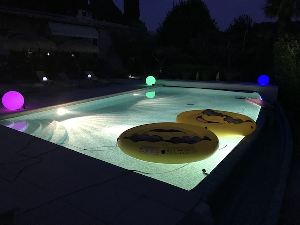 Seasonal outdoor pool, open 8:00 AM to 8:00 PM, pool umbrellas