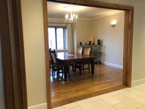 House | Private kitchen | Fridge, microwave, oven, stovetop - Discreet Luxury, Super House! (Glanmire)