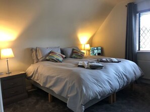 House | 3 bedrooms, iron/ironing board, free WiFi, bed sheets - Discreet Luxury, Super House! (Glanmire)