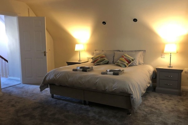 House | 3 bedrooms, iron/ironing board, WiFi (free), bed sheets