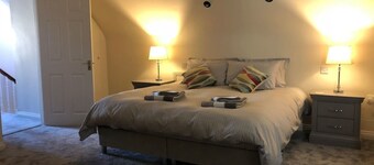 Discreet Luxury, Super House!