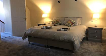 Discreet Luxury, Super House!