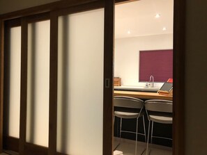 House | 3 bedrooms, iron/ironing board, free WiFi, bed sheets - Discreet Luxury, Super House! (Glanmire)