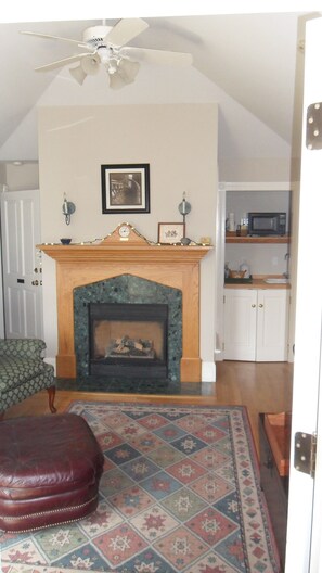 Lobby sitting area - Windsome Bed & Breakfast (Newport)