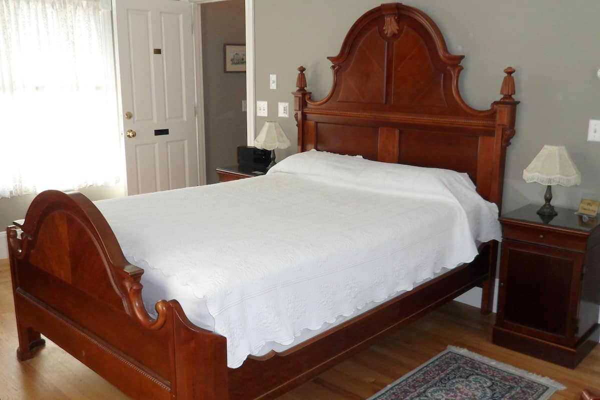 Traditional Double Room (Autumn Double) | 2 bedrooms, laptop workspace, blackout drapes, soundproofing