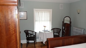 In-room dining - Windsome Bed & Breakfast (Newport)