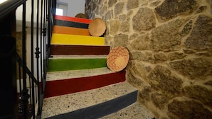 A staircase with colorful steps and a stone wall. - B&B La Roccia dell'Elefante (Castelsardo)