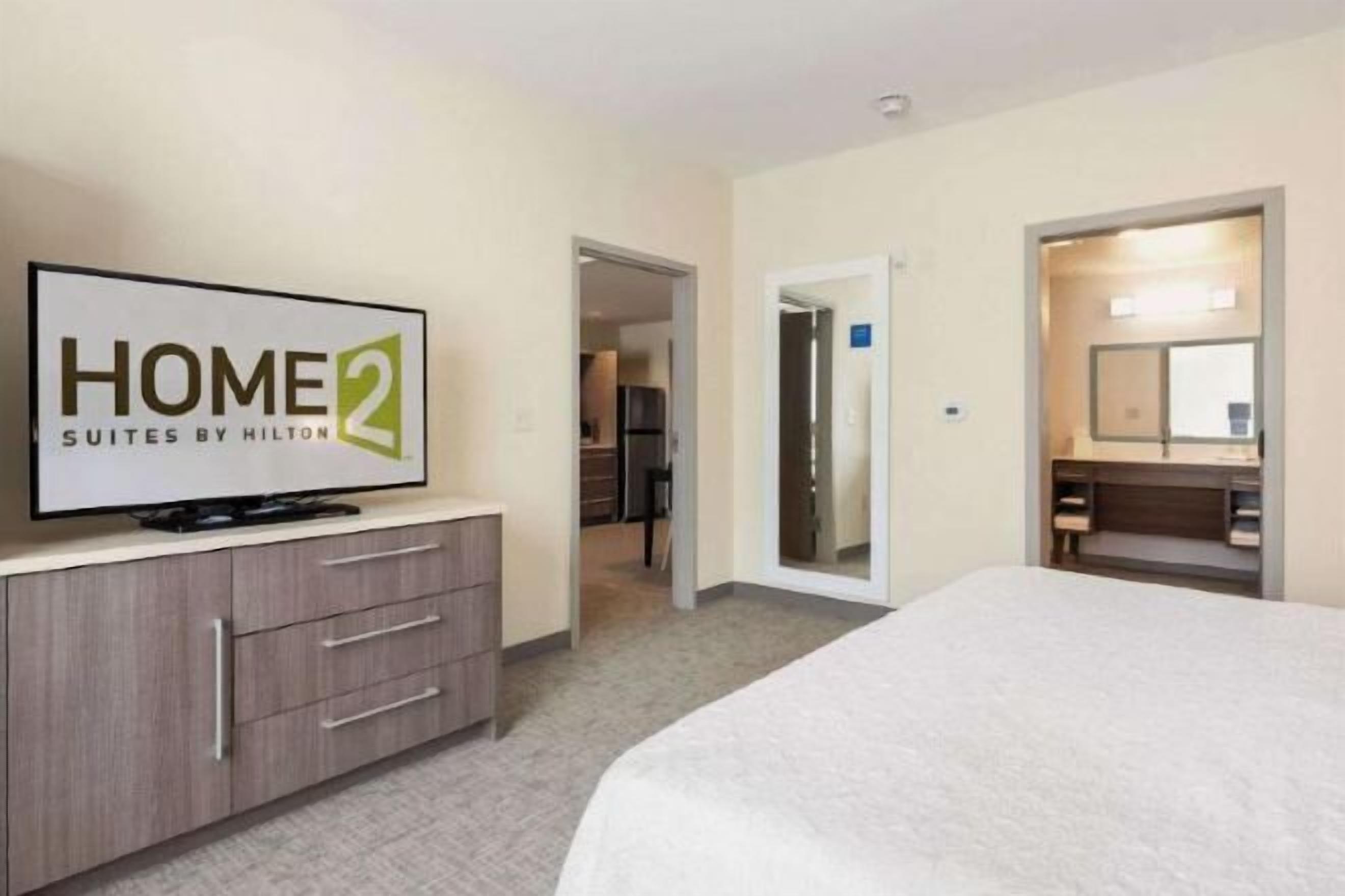 Individuelt innredet, skrivebord og strykejern/-brett