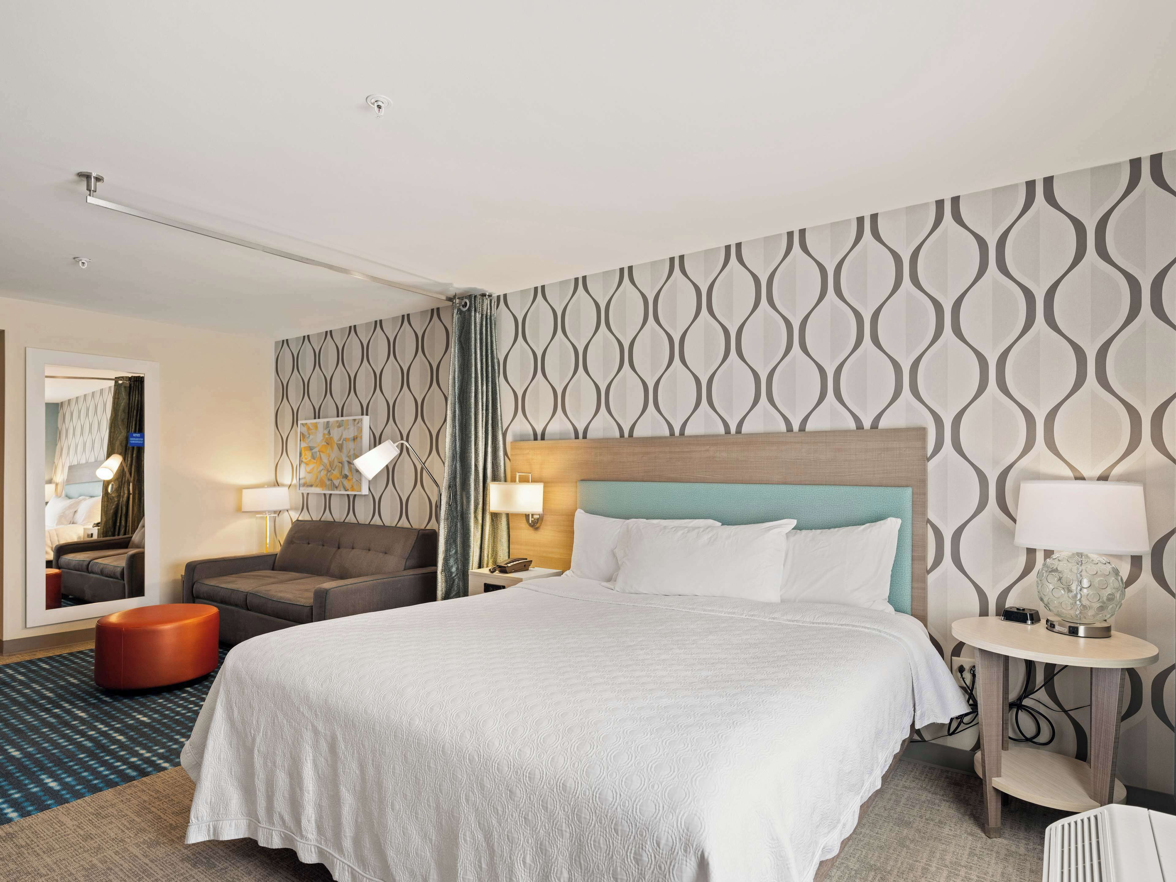 48-inch Smart TV with digital channels, TV