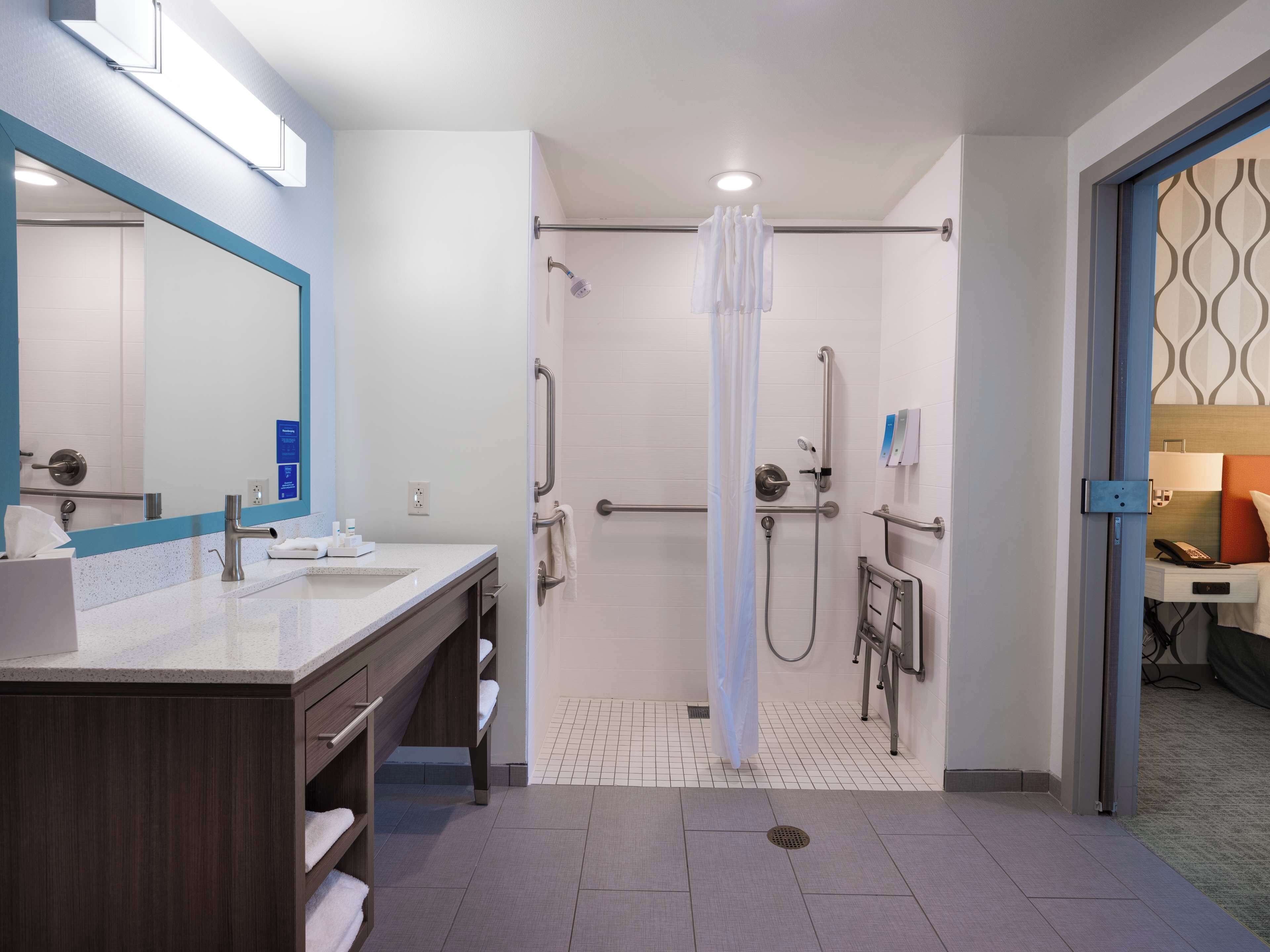 suite, 1 king bed, accessible (mobility & hearing, roll-in shower) | bathroom shower