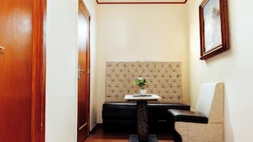 客房, 1 張特大雙人床 (No air conditioning) | 免費無線上網、床單
