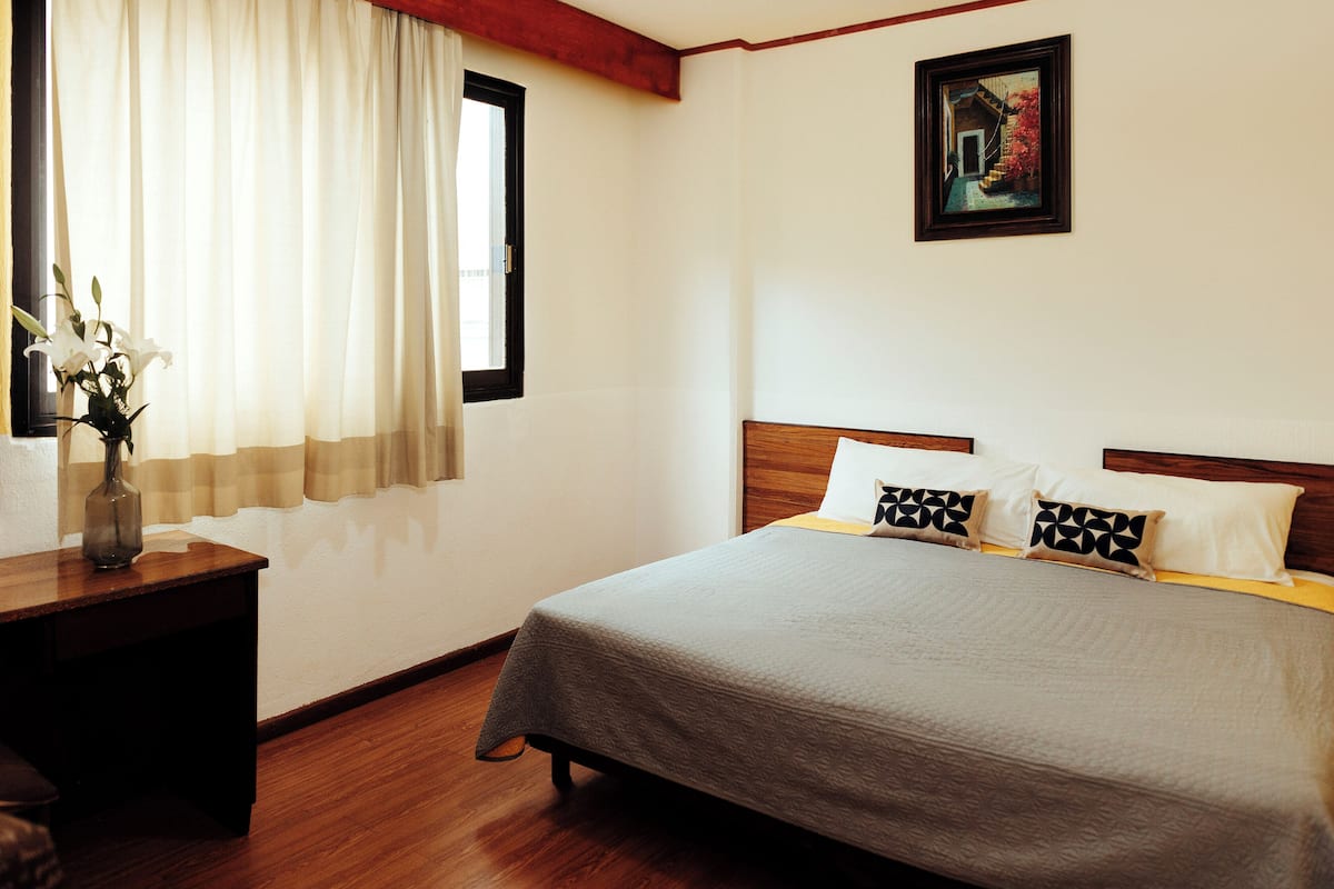 Phòng, 1 giường cỡ king (No air conditioning) | Truy cập Internet không dây miễn phí, bộ trải giường