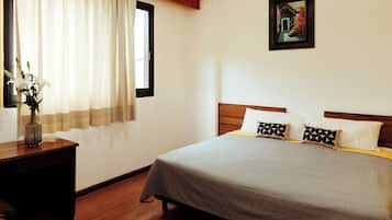 Zimmer, 1 King-Bett (No air conditioning) | Kostenloses WLAN, Bettwäsche