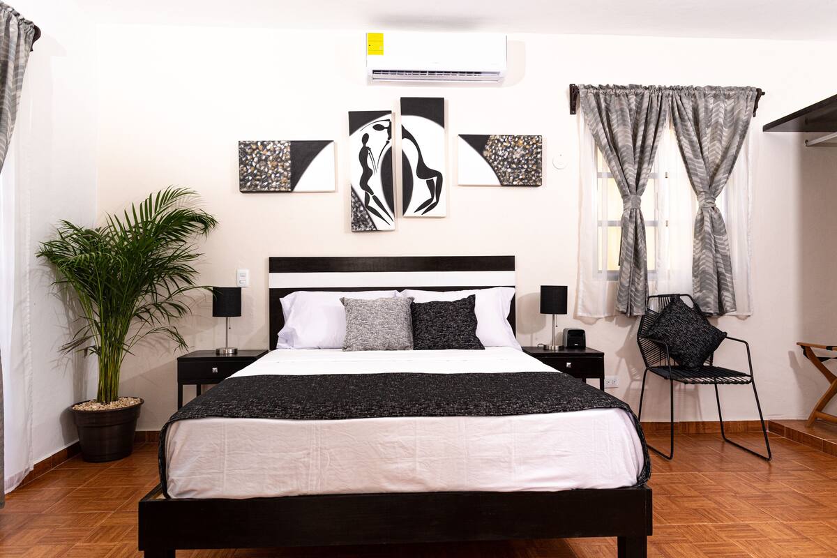 Deluxe Studio