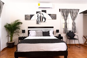 Free WiFi, bed sheets - Santa Fe Studios and Suites by the Spot (Cancun)