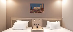 Twin Room, 2 Twin Beds | Hypo-allergenic bedding, in-room safe, desk, laptop workspace - Hampton by Hilton Leeds City Centre (Leeds)