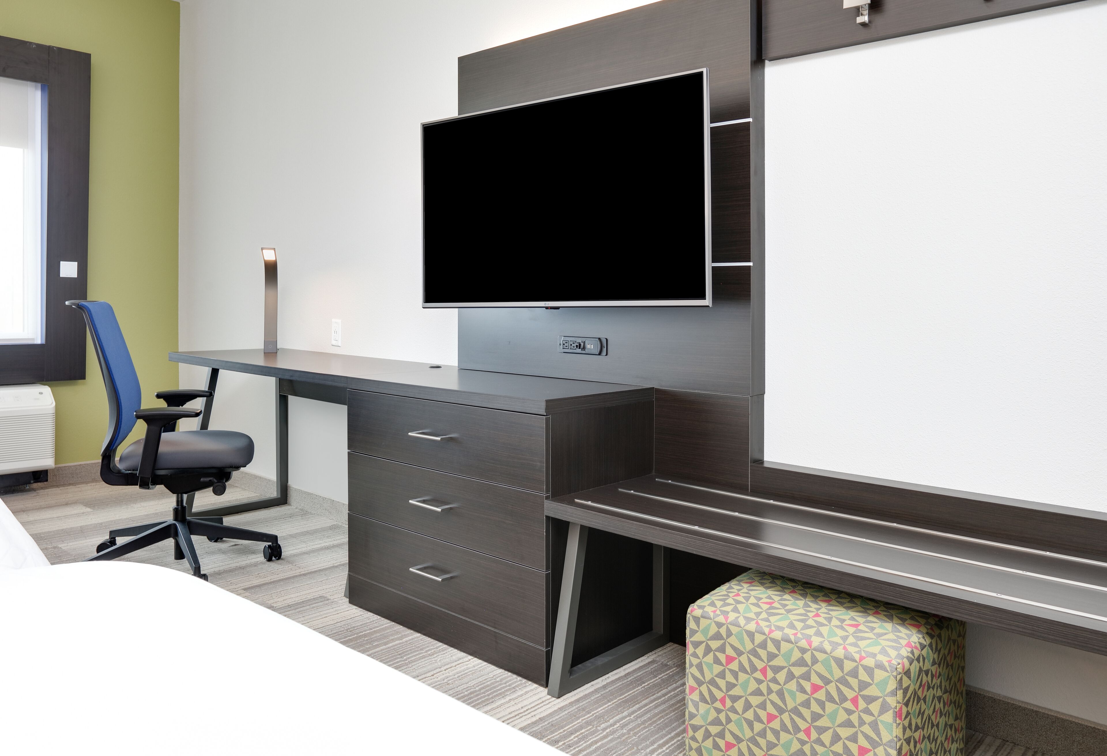 1 bedroom, in-room safe, individually decorated, individually furnished