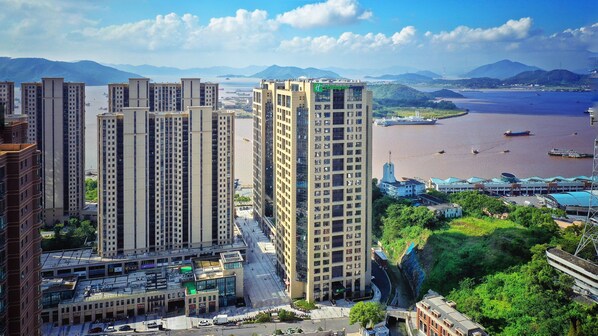 Exterior - Holiday Inn Express Zhoushan Dinghai by IHG (Zhoushan)