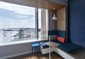 Bed sheets - Holiday Inn Express Zhoushan Dinghai by IHG (Zhoushan)