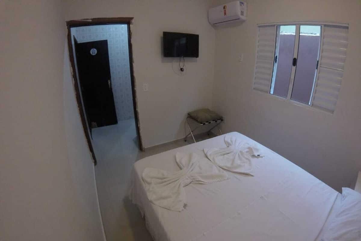 Suite Casal | Minibar, desk, WiFi (free), bed sheets