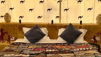 Luxury-Zelt | 1 Schlafzimmer, schallisolierte Zimmer, Zustellbetten, kostenloses WLAN