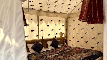 Luxury-Zelt | 1 Schlafzimmer, schallisolierte Zimmer, Zustellbetten, kostenloses WLAN