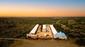 An aerial view of a desert resort with multiple tents and a central building. - Style Desert Camp Jaisalmer (Jaisalmer)