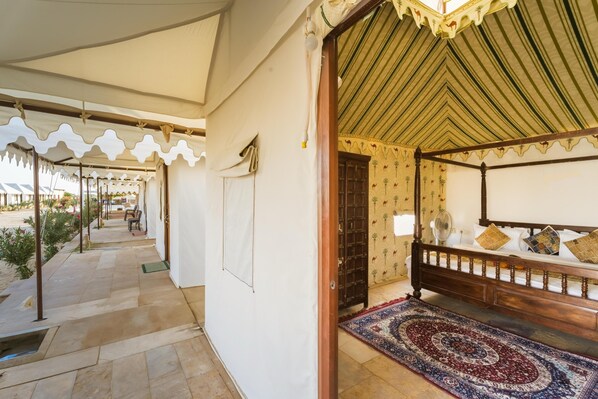 Deluxe Tent | Bathroom | Shower, free toiletries, towels