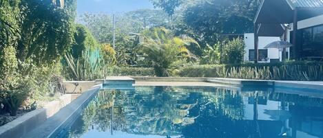 Außenpool, Cabañas (kostenlos), Liegestühle