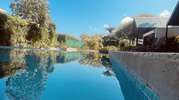 Outdoor pool, free pool cabanas, pool loungers