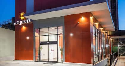La Quinta Inn and Suites by Wyndham Long Island City