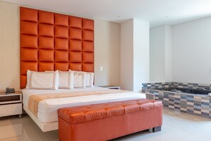 Deluxe Room | 1 bedroom, individually decorated, individually furnished, desk - Hotel Infinity Medellin (Medellín)