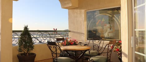 Honeymoon Suite | Courtyard view