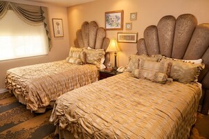 Presidential Suite | 1 bedroom, iron/ironing board, free WiFi, bed sheets