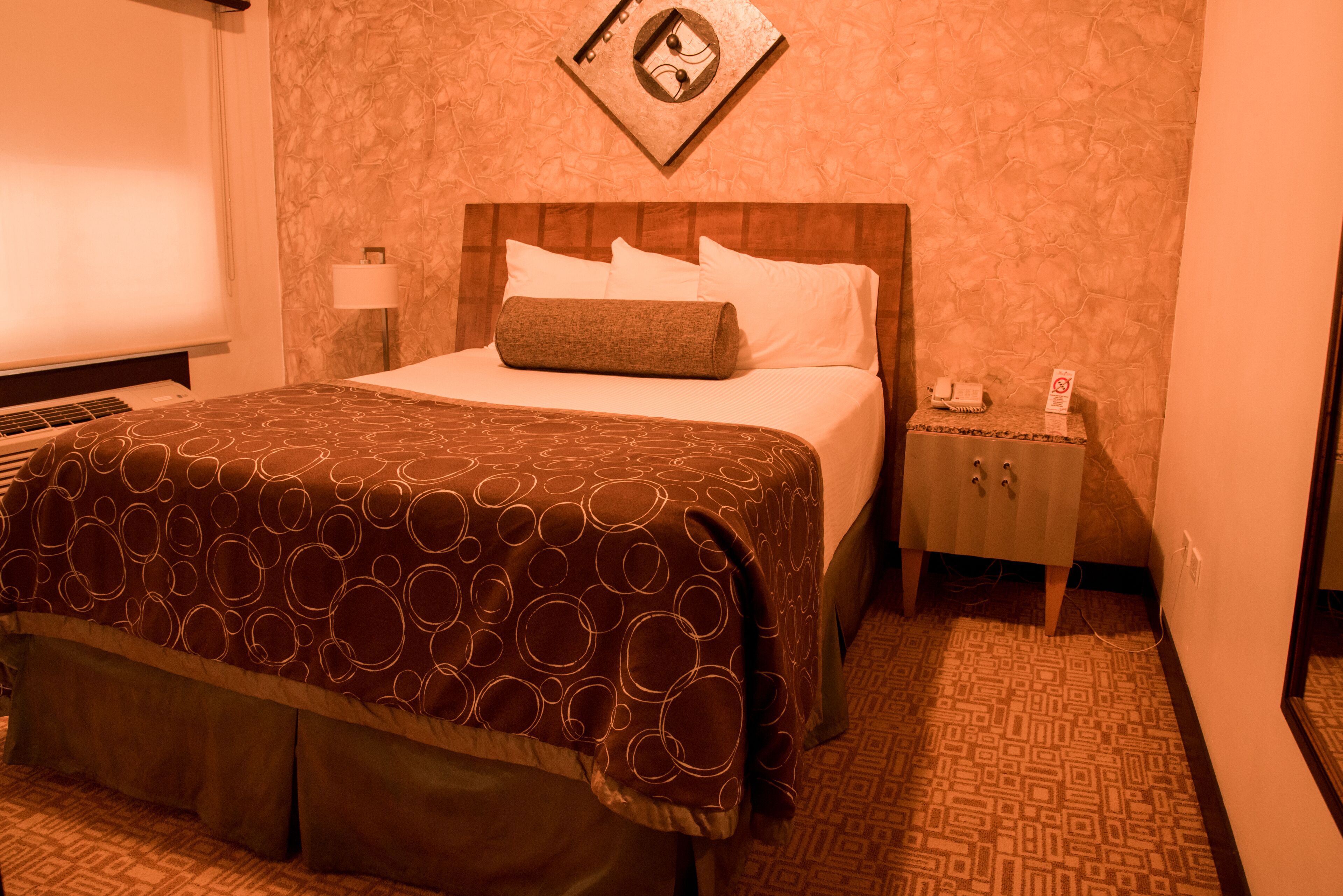 luxury suite | 1 bedroom, iron/ironing board, free wifi, bed sheets
