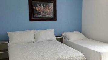 Triple Room | Free WiFi, bed sheets