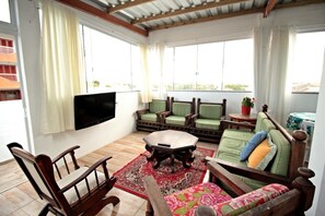 Lobby sitting area - Pousada Bella Praia (Torres)