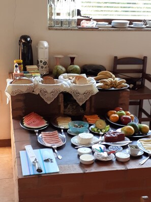 Free daily buffet breakfast - Chalé na Montanha (Cunha)