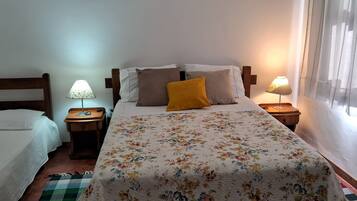 Minibar, escritorio, wifi gratis y ropa de cama