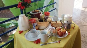 Free daily buffet breakfast