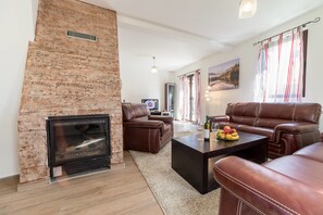 Villa (3) | Opholdsområde | Fladskærms-tv