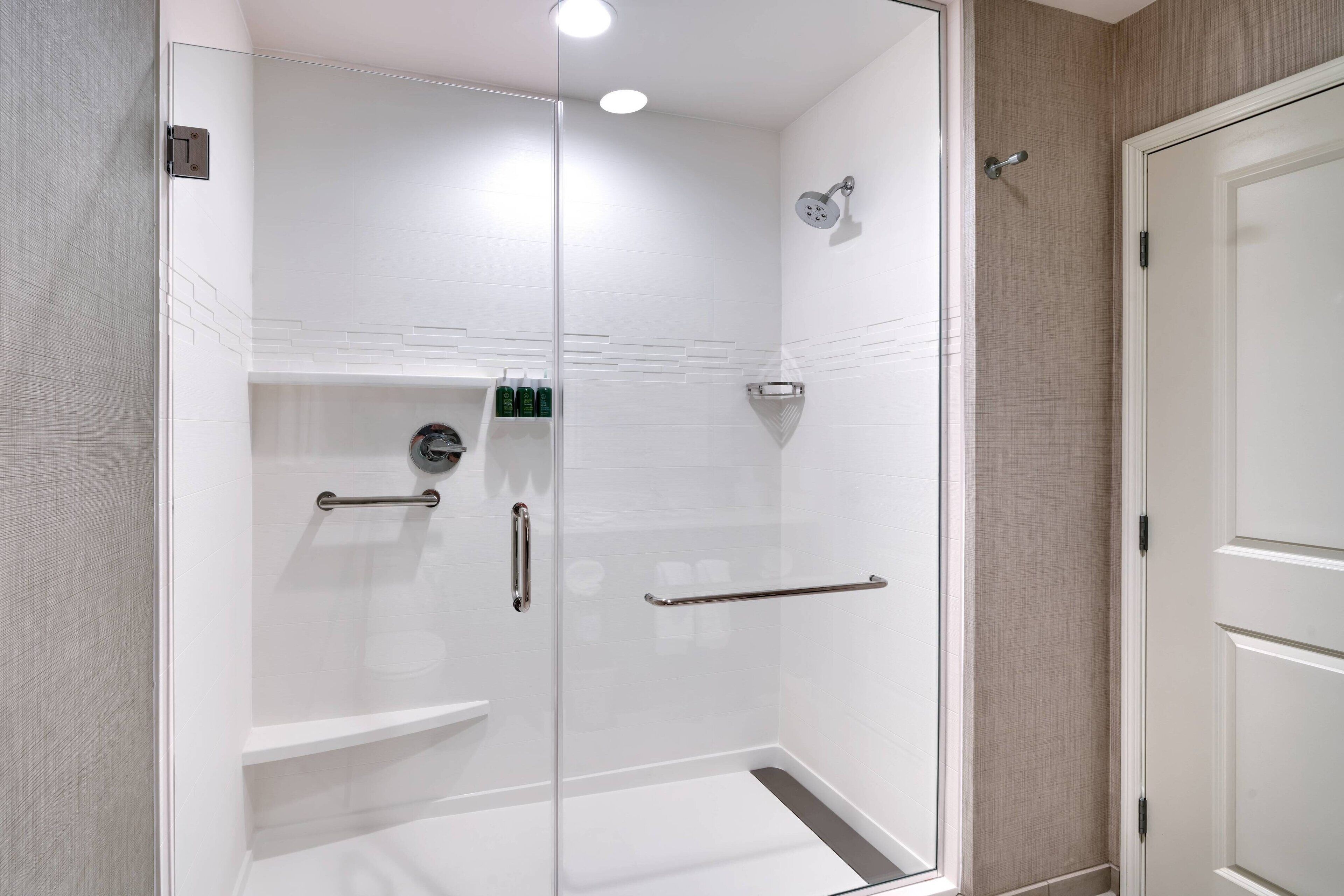 Studio, 1 King Bed with Sofa bed | Bathroom