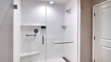 Studio, 1 King Bed with Sofa bed | Bathroom