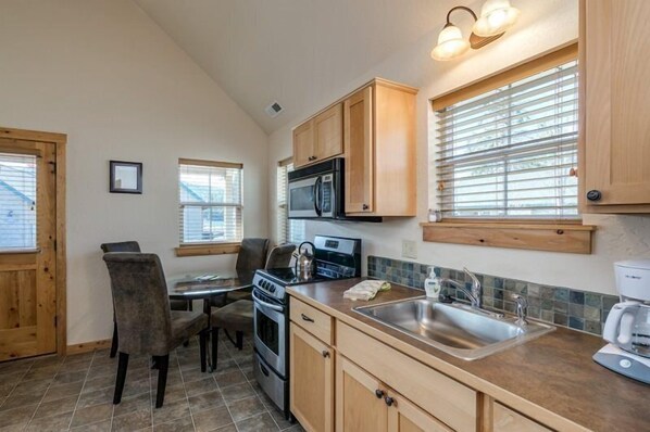 Stovetop, cookware/dishes/utensils