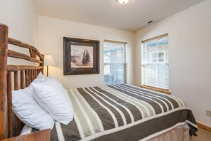 1 bedroom, desk, free WiFi - Summer Breeze (Sandpoint)