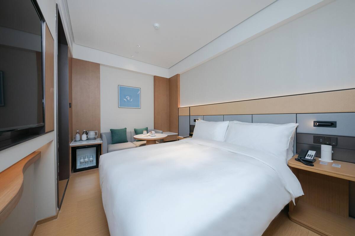 Cortinas opacas, tabla de planchar con plancha, wifi gratis