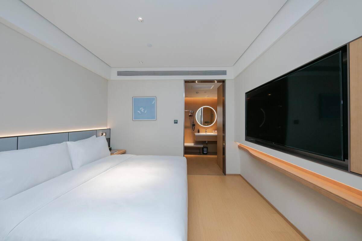 Cortinas opacas, tabla de planchar con plancha, wifi gratis