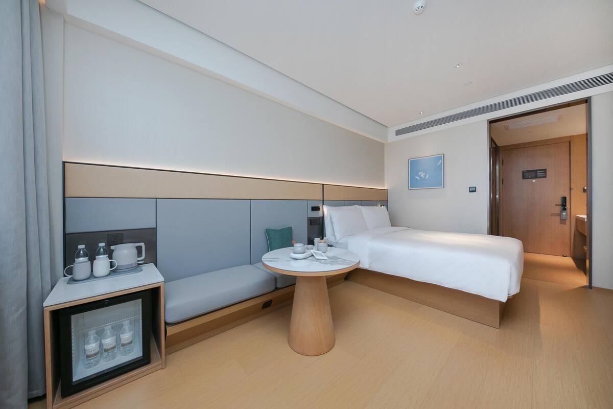 Cortinas opacas, tabla de planchar con plancha, wifi gratis