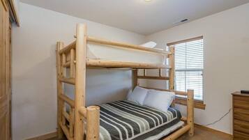 2 bedrooms, desk, free WiFi