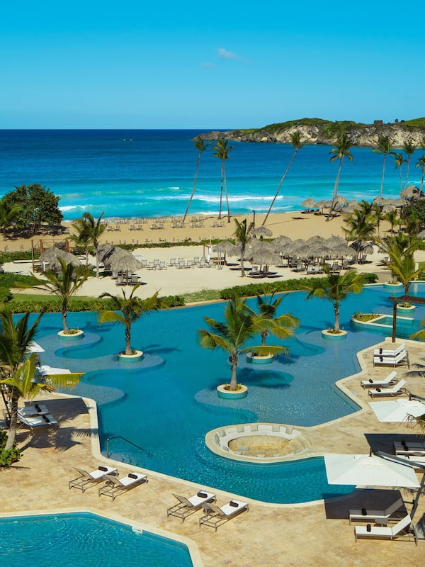 4 outdoor pools, open 7:00 AM to 6:00 PM, sun loungers